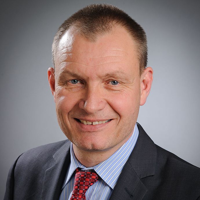 Univ.-Prof. Dr. Peter Schlenke