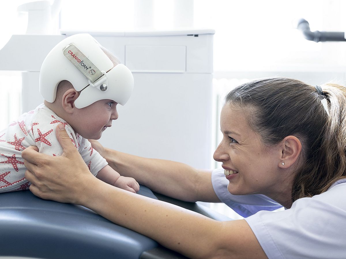 Nicht alles wächst sich aus Helmtherapie für Babys mit Kopfverformungen am Uniklinikum Graz